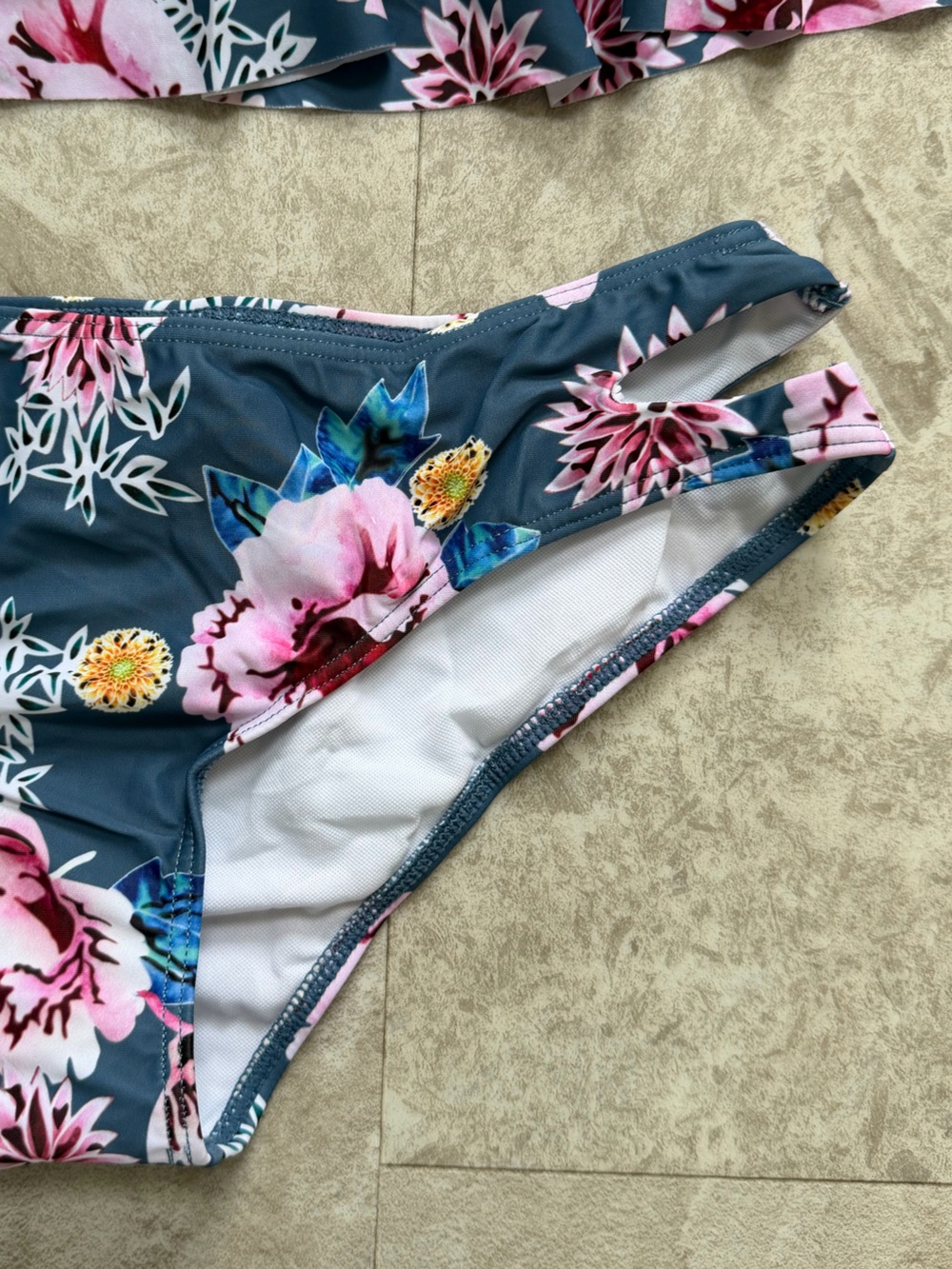 Tempt Me Floral Ruffle Bikini Set Size Small - Picture 2 of 7